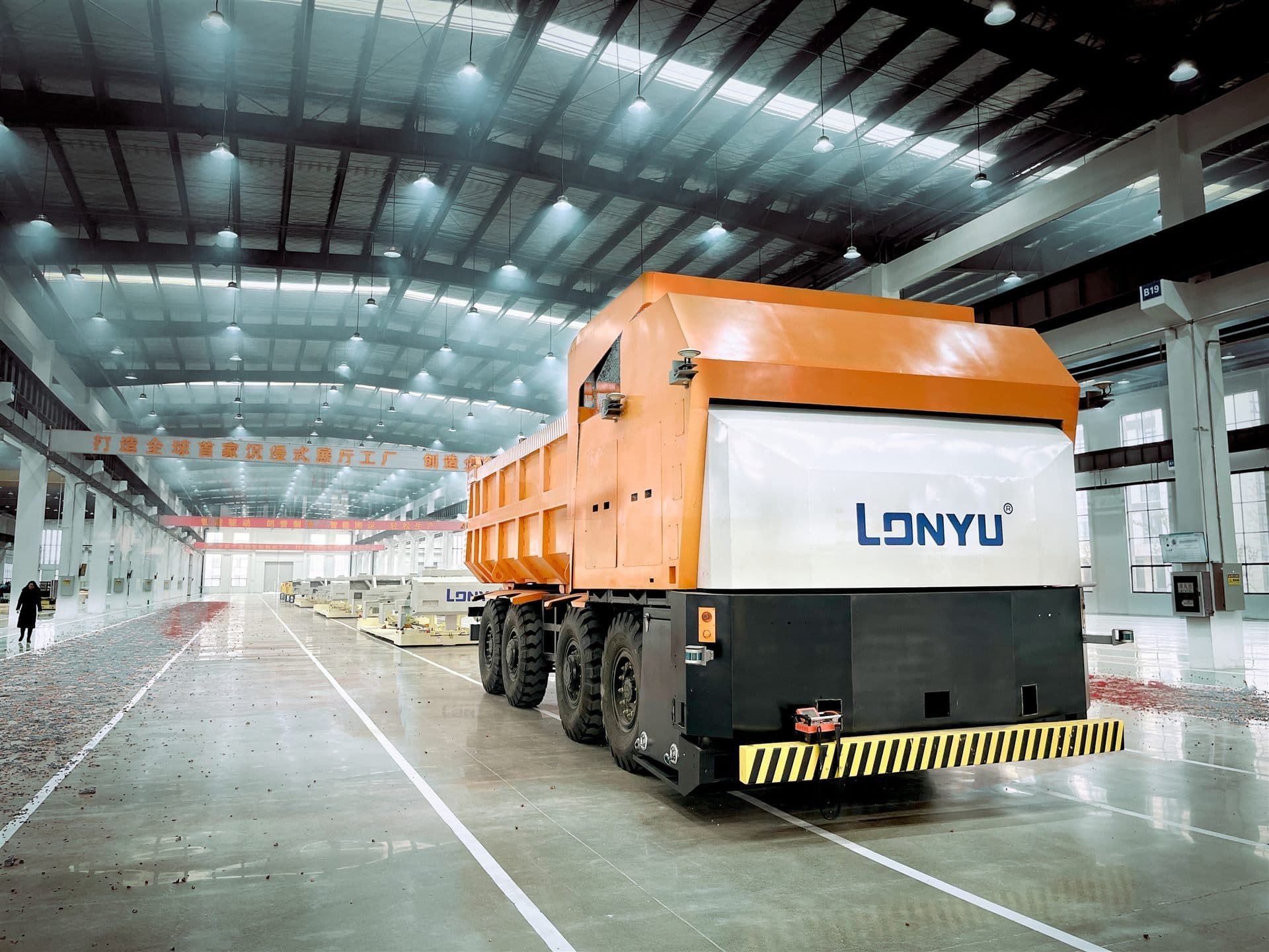 Lonyu Robot üretim tesisinde ağır yük AGV
